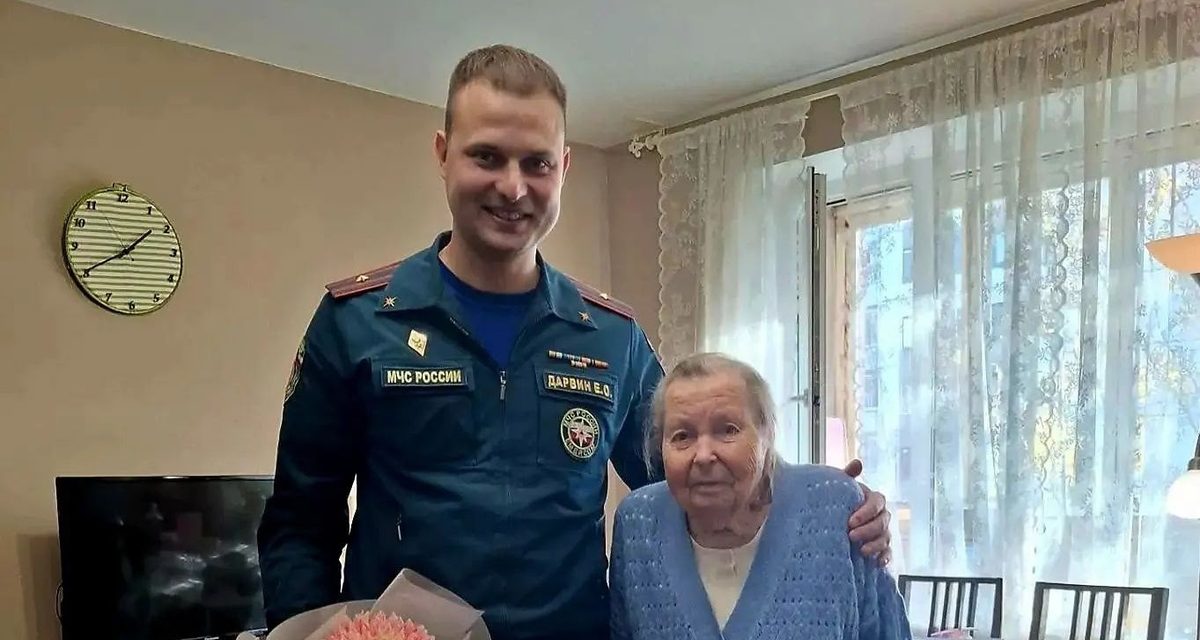 Ленинградка Евстолия Савельева отмечает 102-летие: в войну она работала в госпитале и пожарной команде