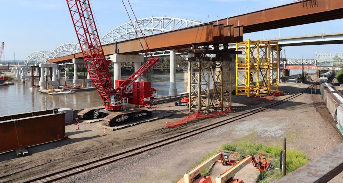 На Большом Смоленском мосту установили 80% оборудования разводной системы
