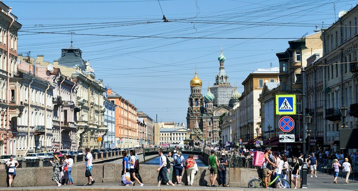 На улице Беринга перекроют участок, а в трёх районах Петербурга ограничат движение из-за работ