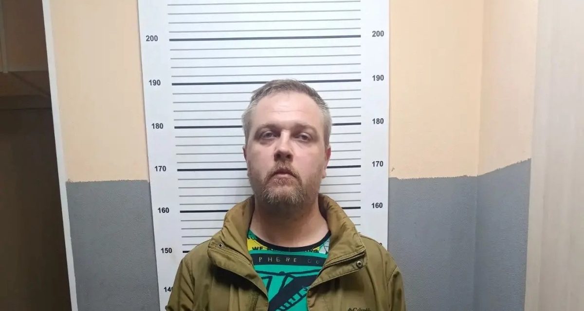 У пенсионерки из Петергофа выманили 700 тысяч рублей, подозреваемого курьера задержали в тот же вечер