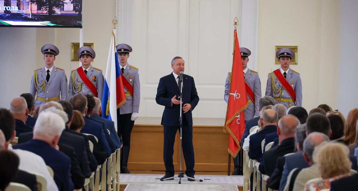 Два столетних ветерана пожарной охраны Ленинграда получили ордена Почёта и продолжают наставлять спасателей Петербурга