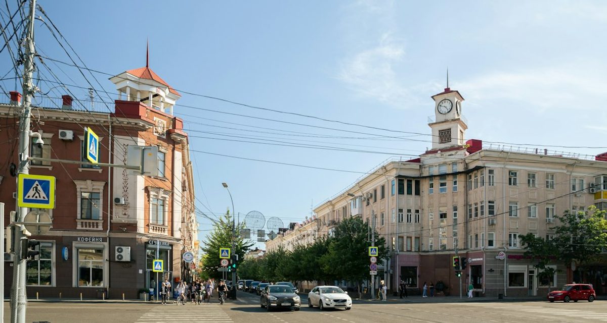 На перекрестке Садовой и Гороховой после ДТП пострадала женщина на тротуаре
